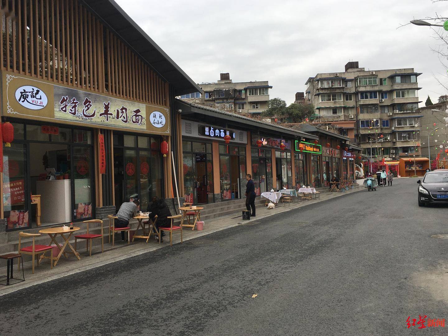 打卡成都一环路面街面香缭绕烟火味浓大部分商家营业