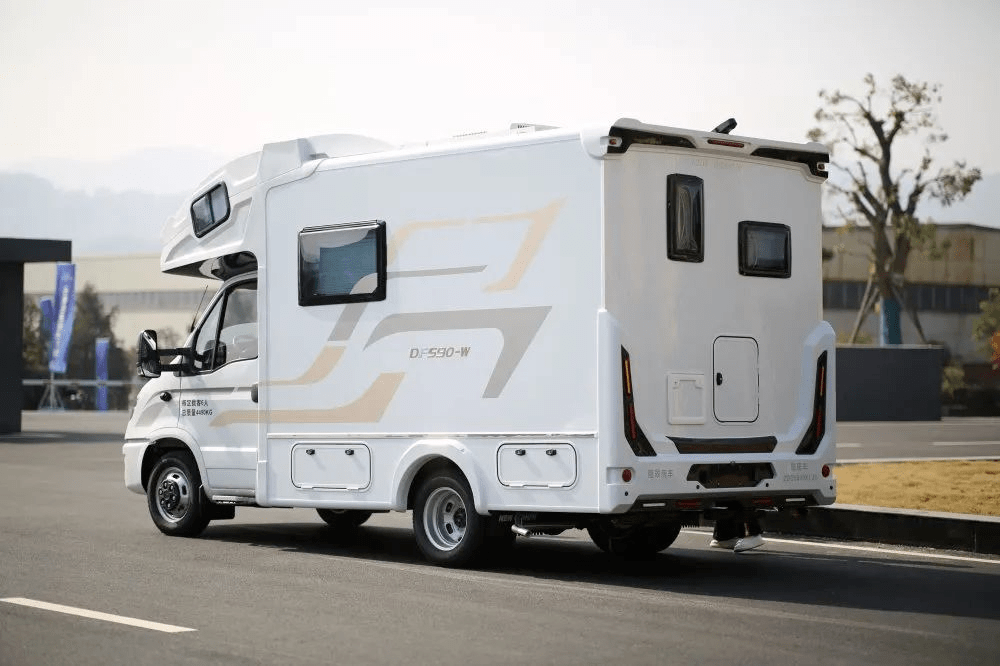 品质最重要着重轻量化隆翠三号c型房车