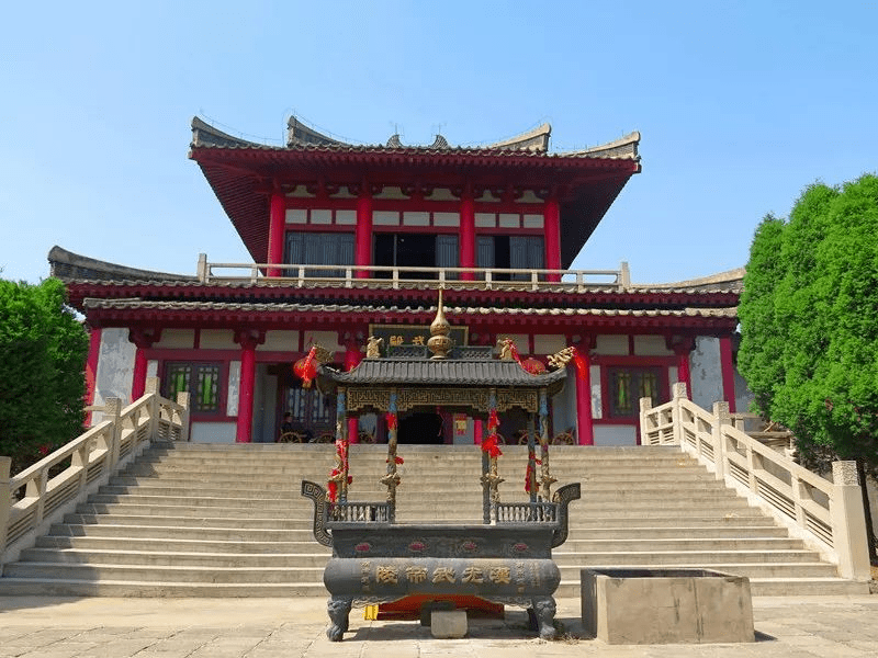 保佑全家人平平安安拜年祈福来汉陵烧支香是我们中国人的传统逢年过节