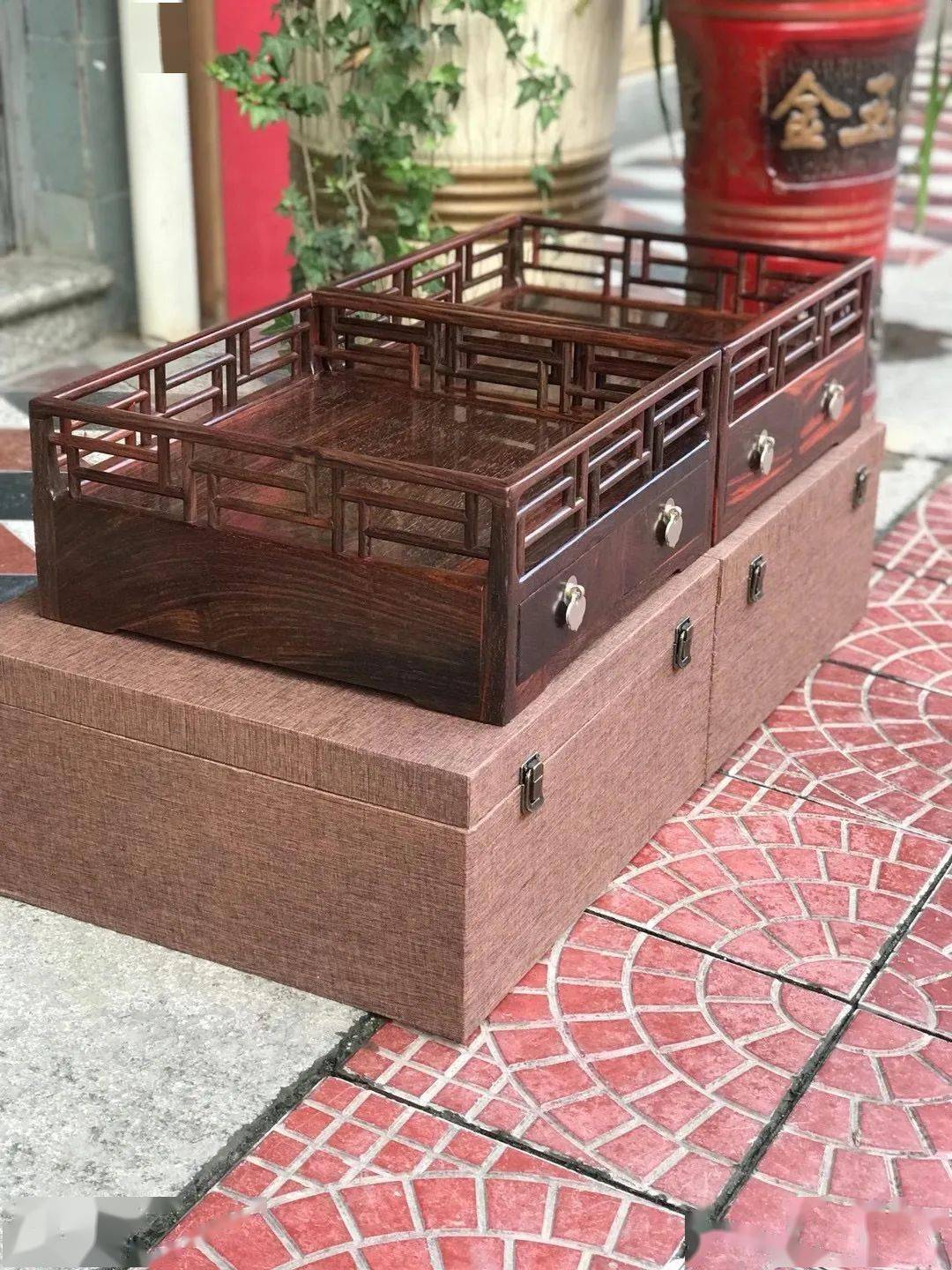 王世襄款大红酸枝都承盘全独板