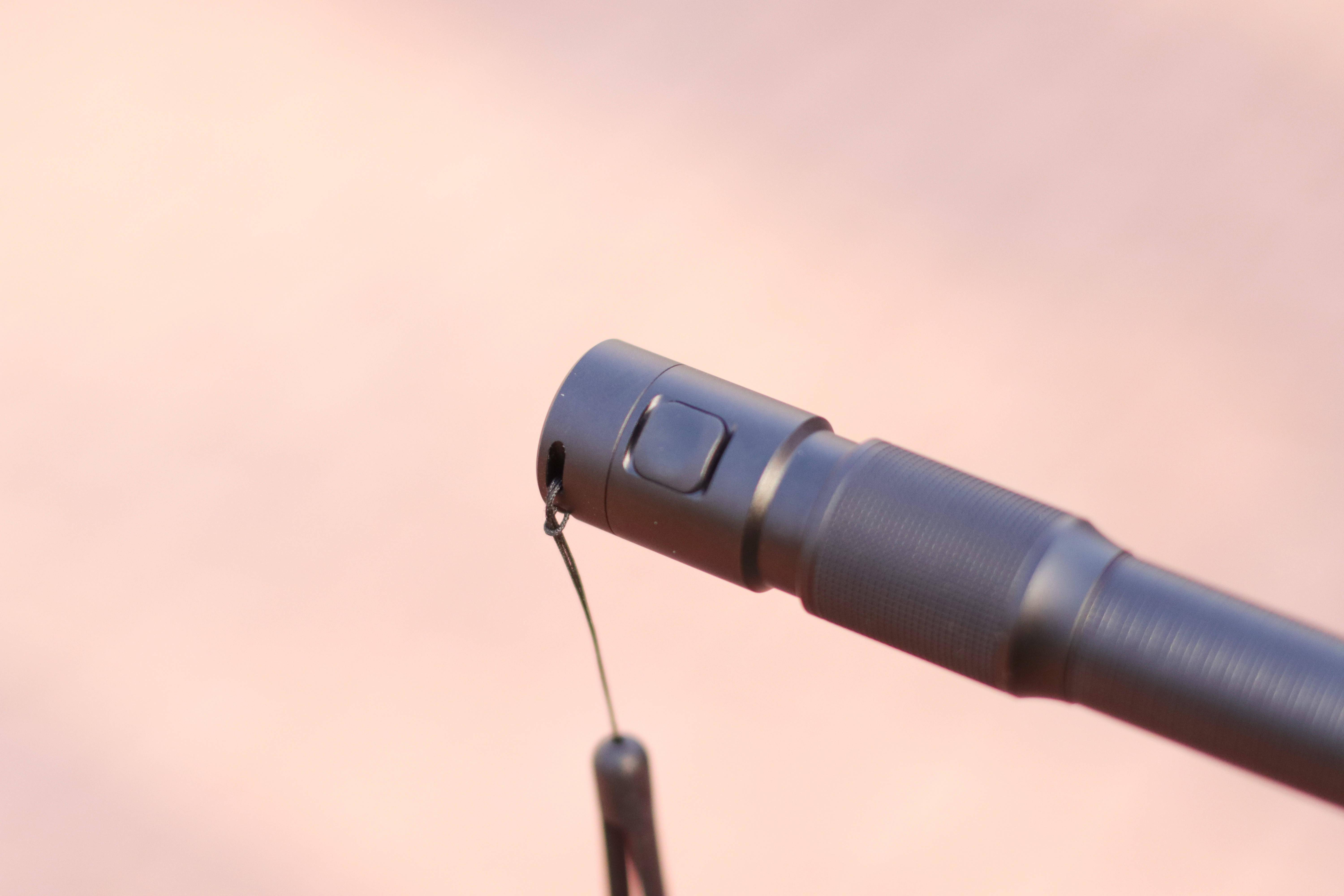 小米有品上架雷电安全求生伸缩棒拥有高压电弧女性专属