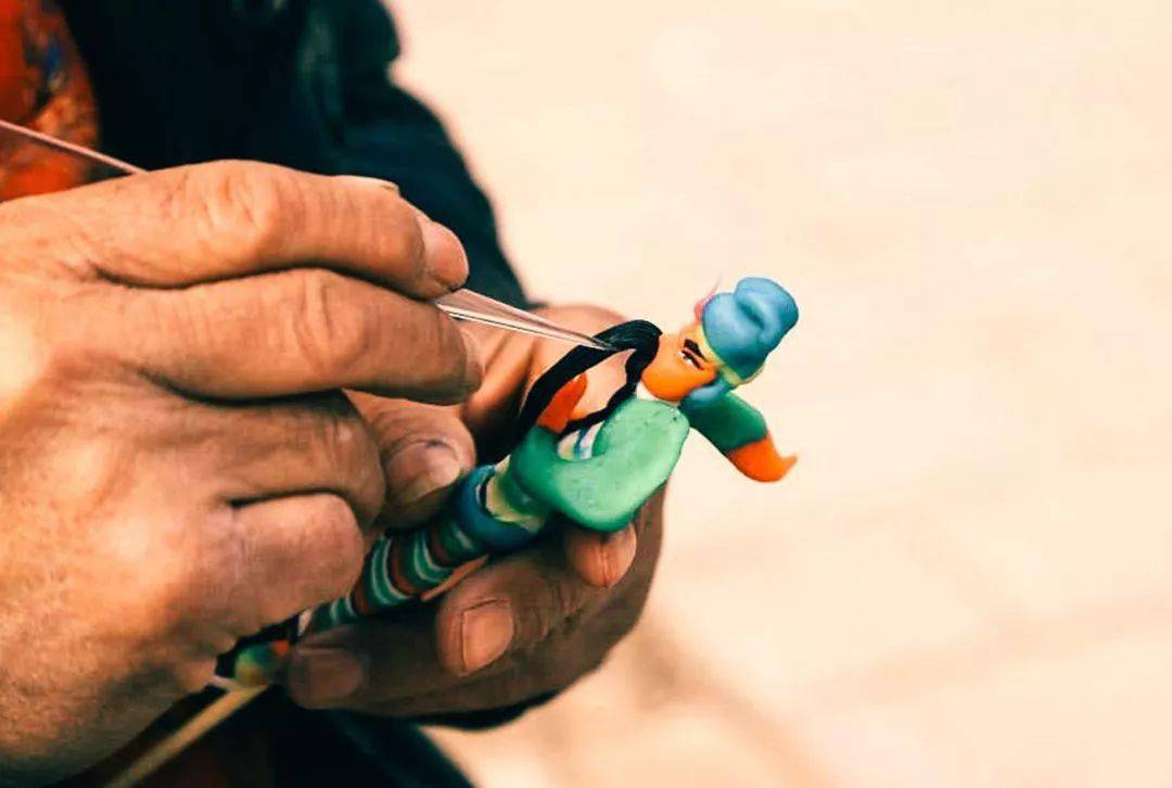 5,吃饺子大年初五这天,民间通行的食俗是吃饺子,俗称"捏小人嘴".