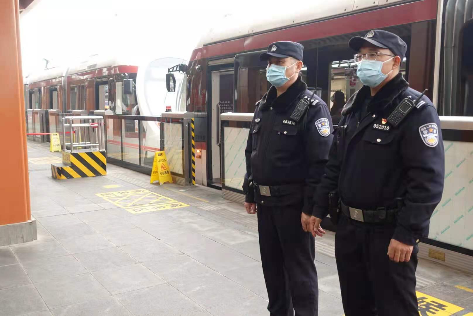 “不管游客多少我们都在”，北京公交民警春节守护西郊线