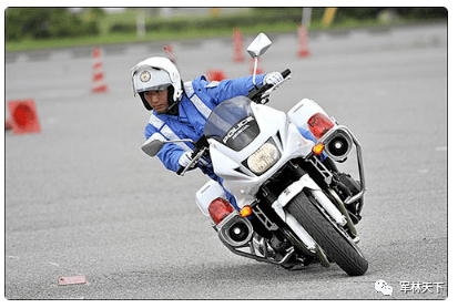 日本警察的忍者摩托车部队 9种警用摩托 像印度军队那样搞比赛 海星摩托之家