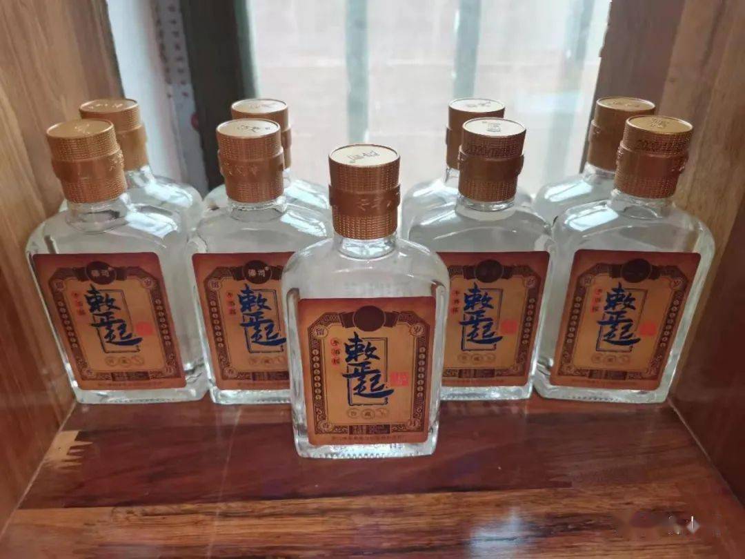 橄榄有情"淡定哥",茶花妩媚"采茶妹",山清水秀"景谷清",一缕情怀"傣司