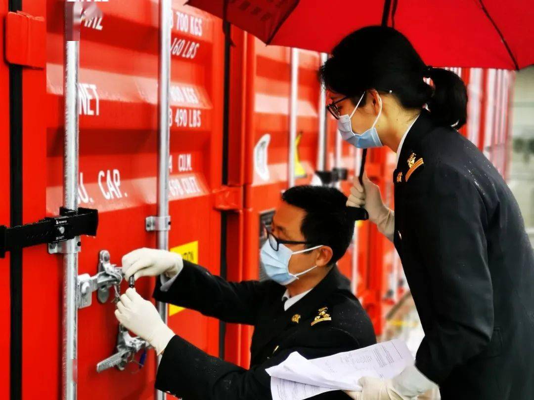 一个人进饭馆和医院猜一成语_一个人一只鸟成语猜图(3)