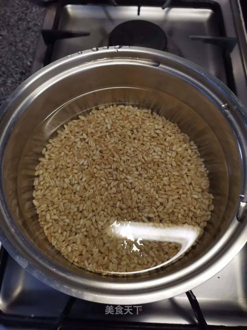 1 小麦洗净后加水煮熟