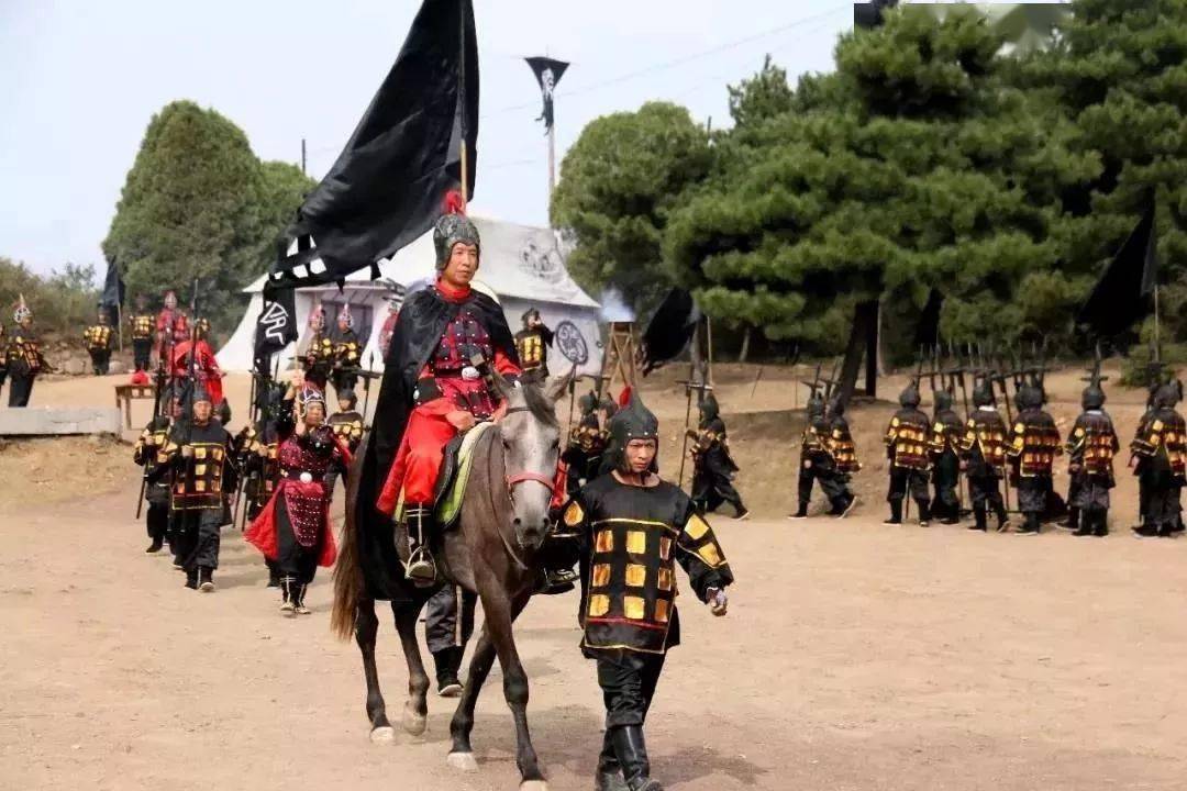 旅客可以参与将军点兵,商队通关,骑马射箭等军事性的体验项目,让游客