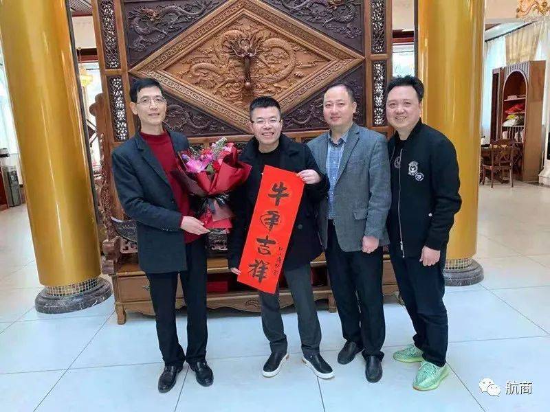 陈天耀家看望慰问▲工商联一行赴鹤上镇海南省福州商会党支部书记陈元