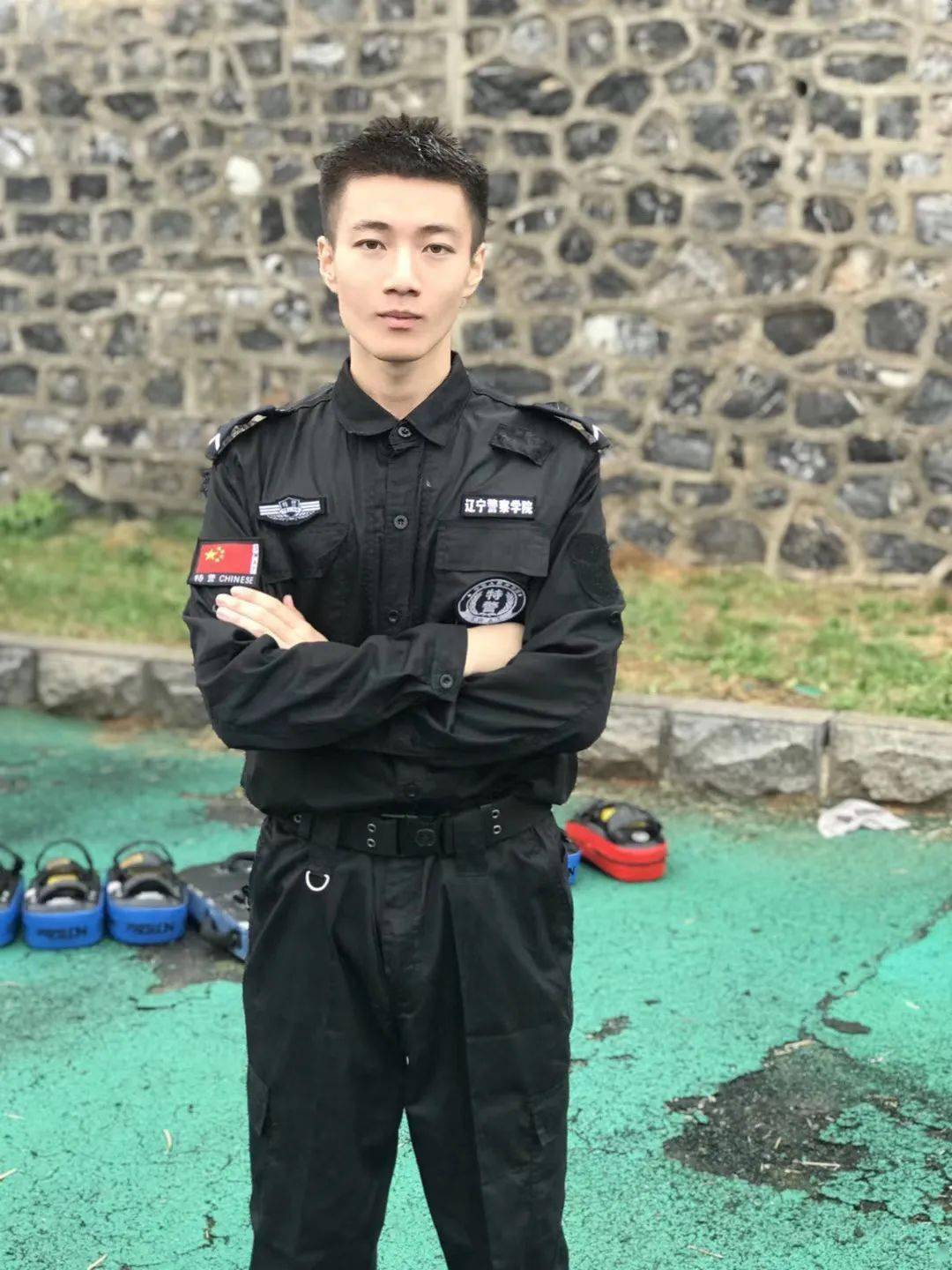 穿警服前 vs 穿警服後