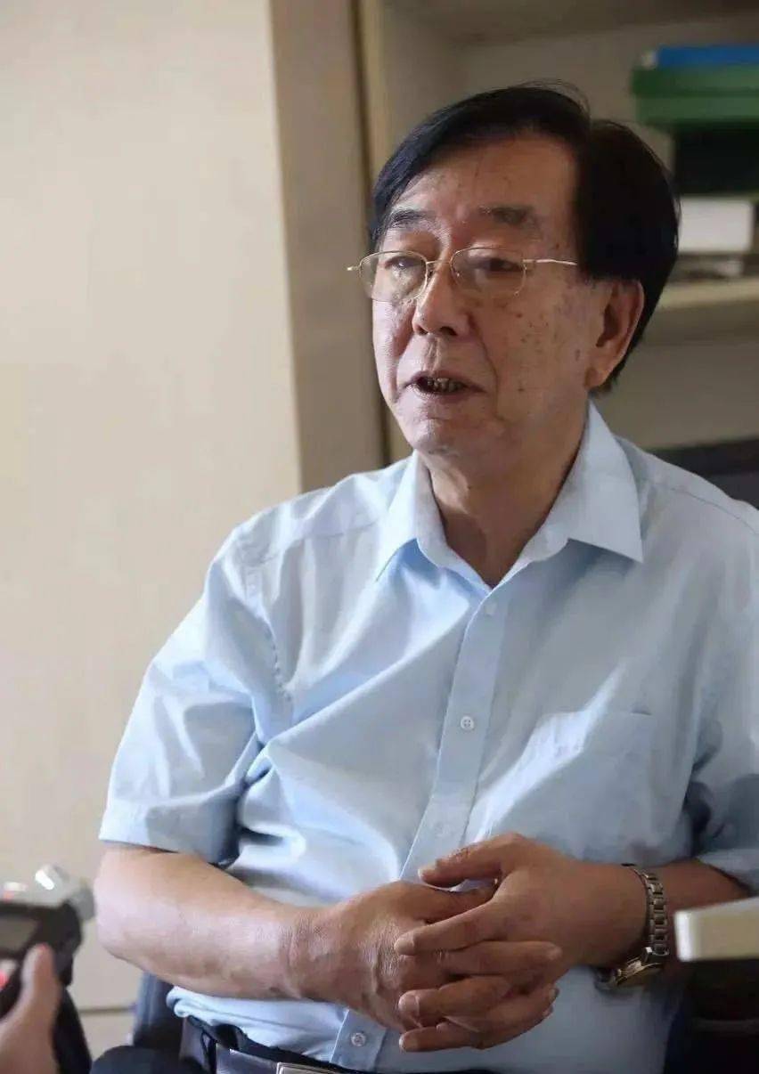 许镜清说:不晚,只要我活着就不晚.