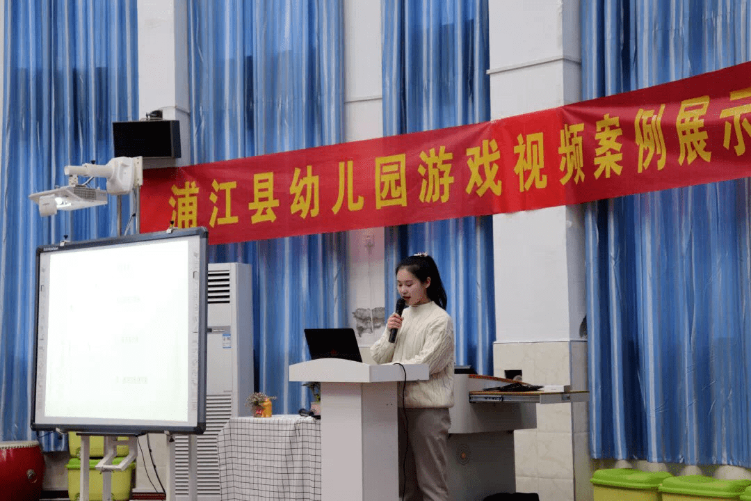 最美芳华用爱诠释教育黄宅镇中心幼儿园的孩子王