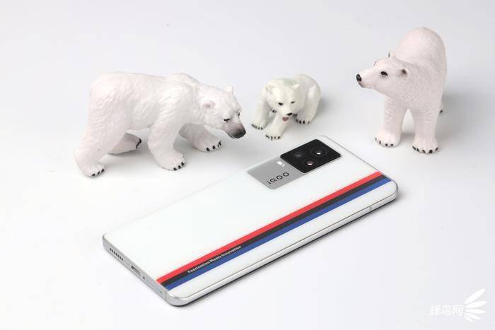 ������Ϸ��˫��Ӯ�콢iQOO 7�������