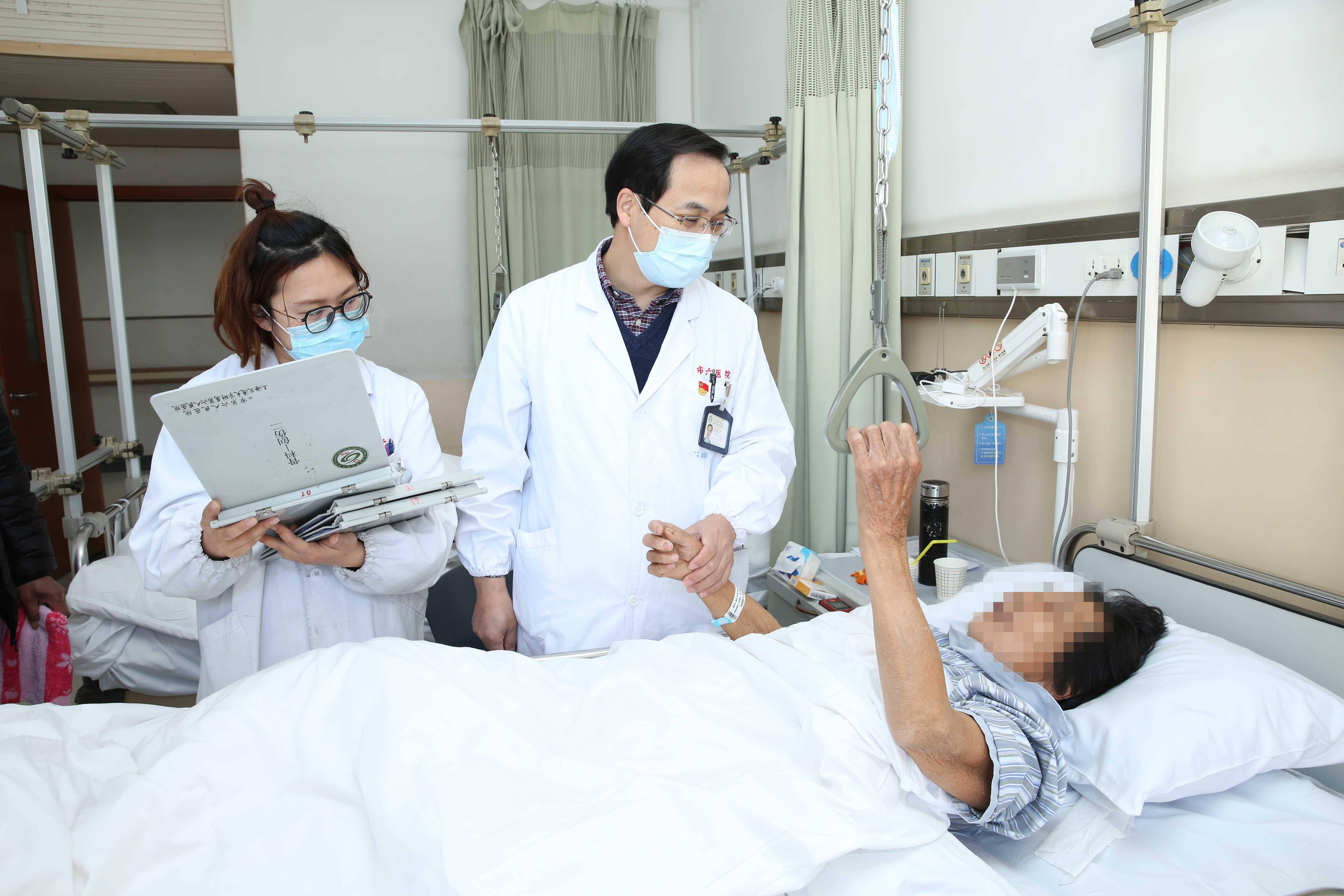 增开门诊日手术日快速疏解病家疾苦申城医院仁心医术守护