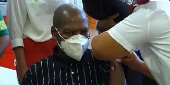 国外疫苗副作用事件 9395676374124b6e9f9b05061fa7560a.jpeg