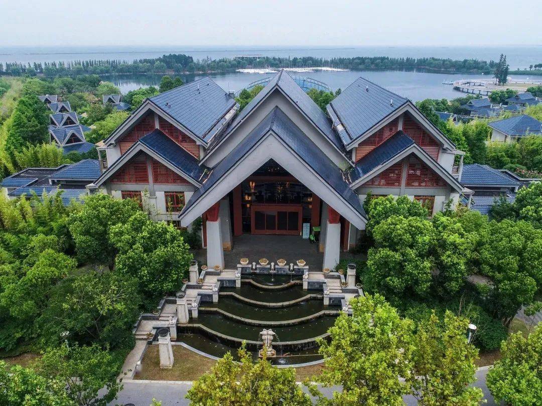 长兴芳草地666元,德清开元森泊的499元住一晚等特惠套餐成为抢购爆款