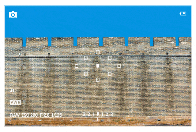 锯齿状墙体是战时的挡墙,垛墙上的锯齿状缺口则叫垛口.