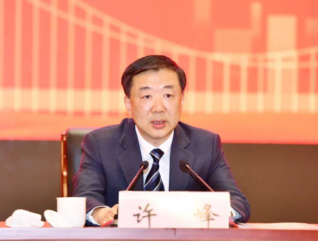 无锡市委常委,江阴市委书记许峰在会上强调,全市上下要高度认识强攻