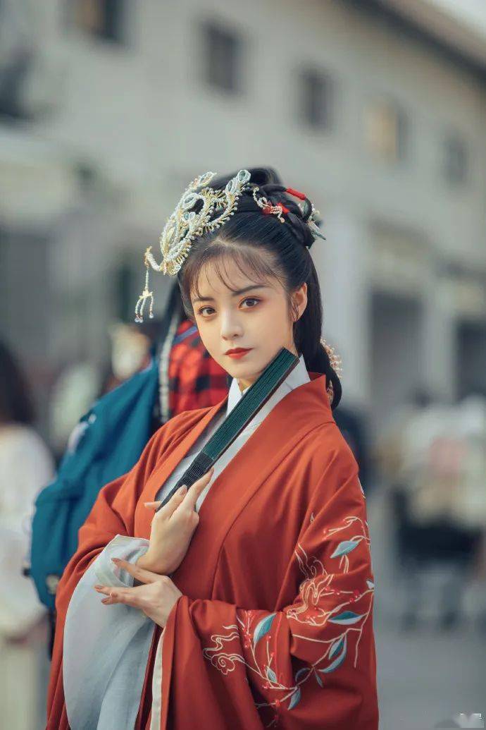00后女孩穿汉服，还原四大名著美女，一张照片火出圈：中国文化真的惊艳了世界！