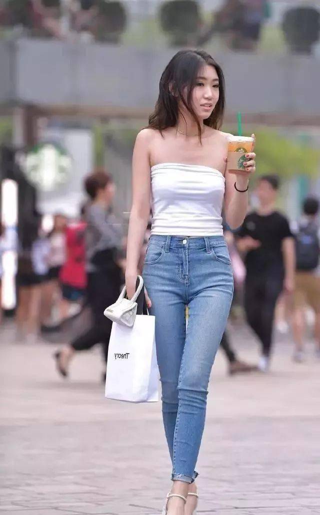 微胖牛仔裤背影图文 d8f75b2ec2854d67992391148829b909.jpeg