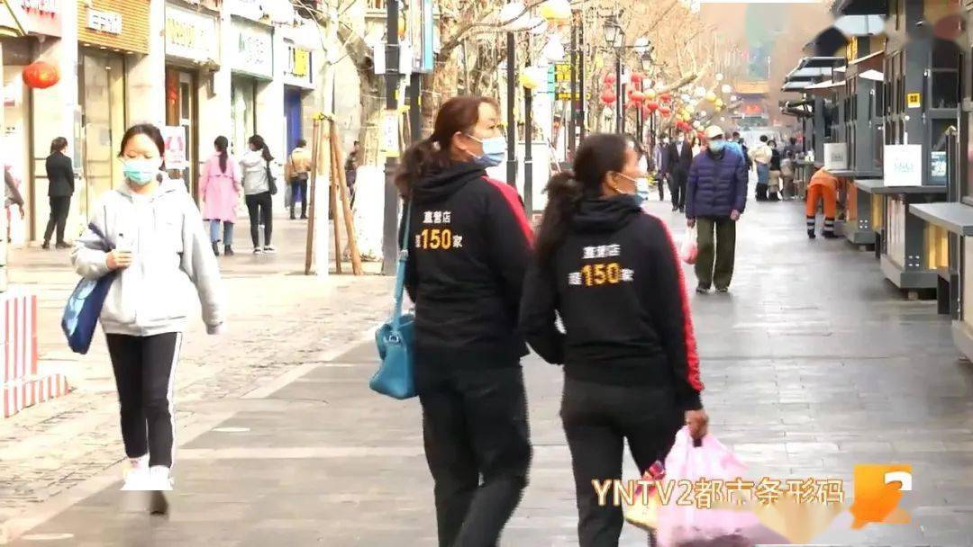 羽绒服和t恤擦肩而过,昆明街头"最著名"的景象又来了