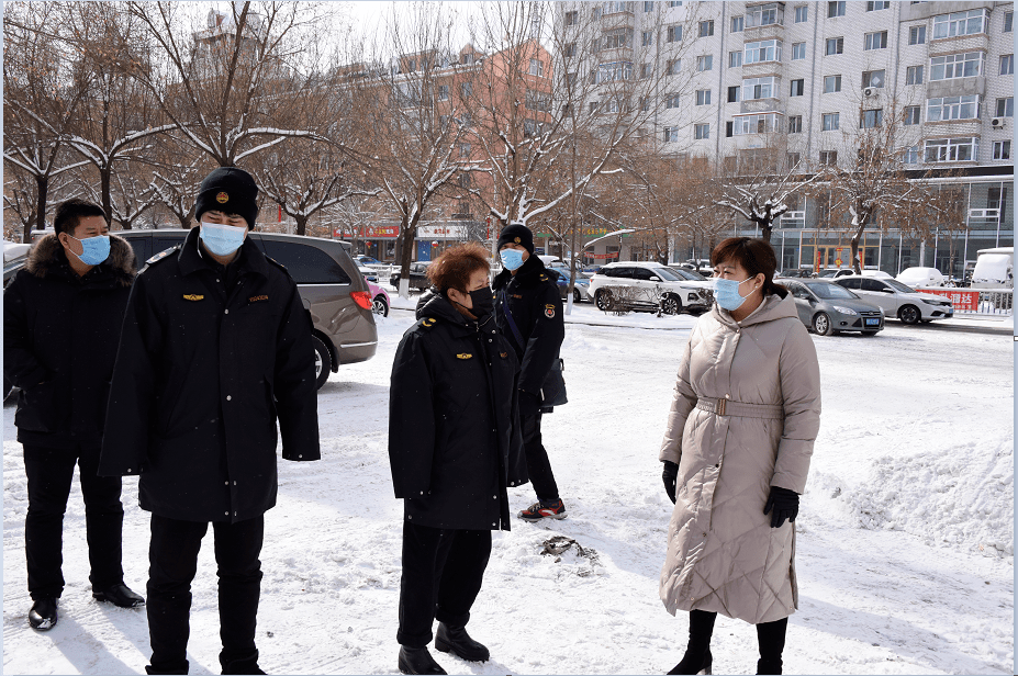 前进区总路长,区委副书记,区长黄远志检查包保路段红霞路,中华路清雪