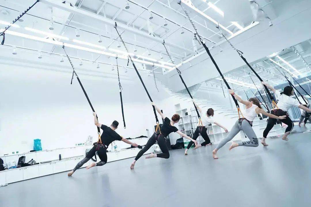 涨知识室内蹦极体验现实版卧虎藏龙