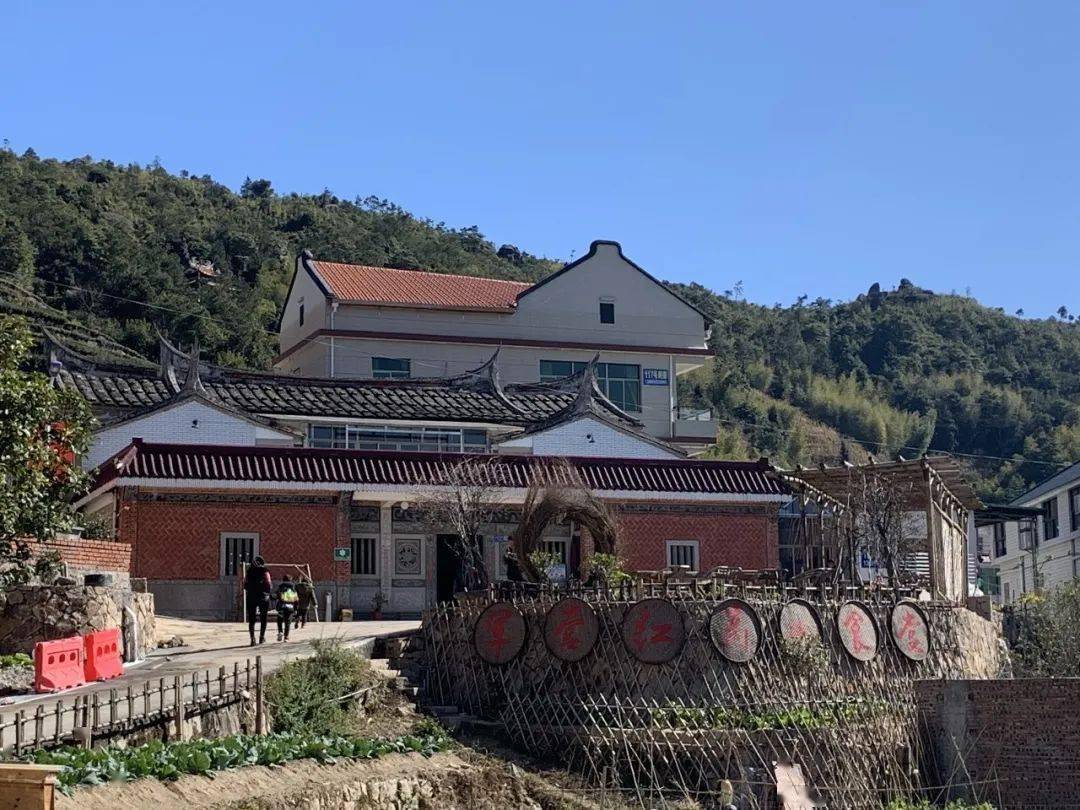 白云深处有人家,周末最佳休闲地~来军营村网红民宿将阳光,山色,星空一