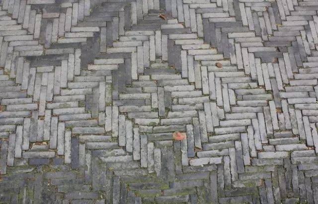 亦是如此中式的地面铺装需要我们细细去体悟中式的景观往往是蕴含深意