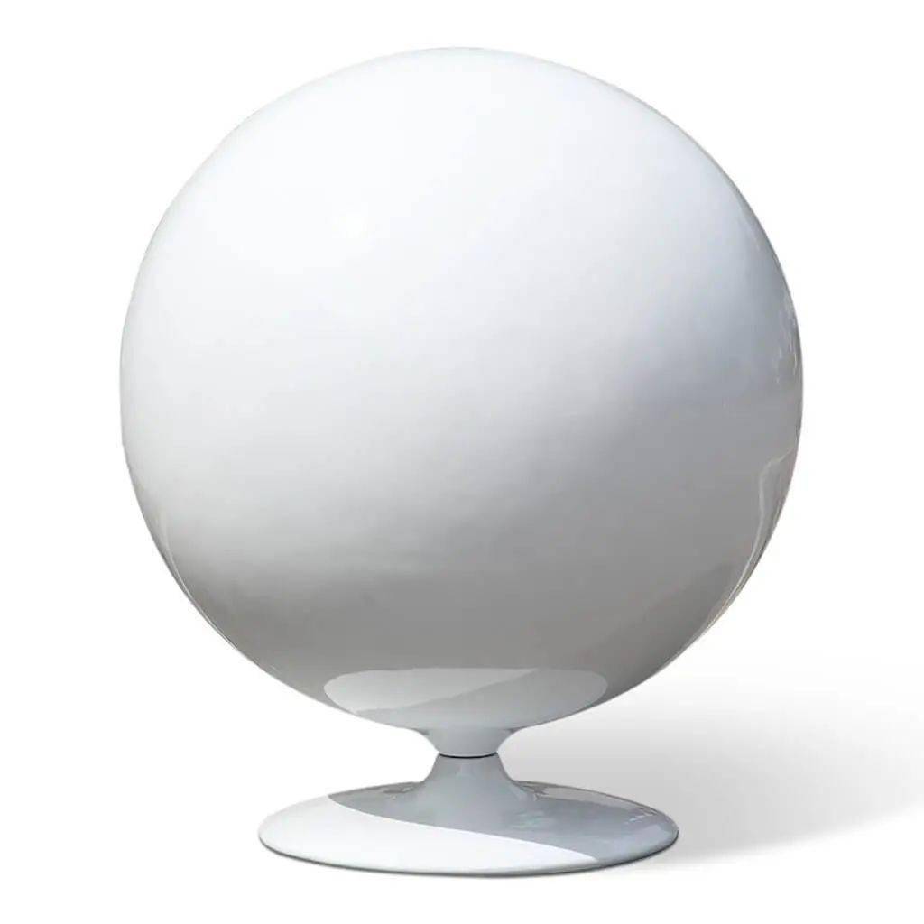 ball chair 是介乎於家具和建築之間的一種產品,從圓形的球狀體中挖出