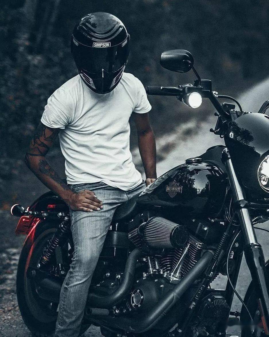 露出你的纹身骑上你的哈雷