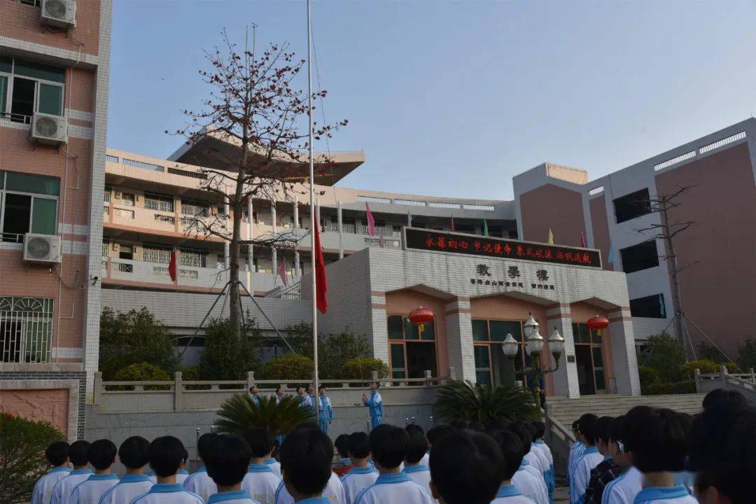 《台山市新宁中学2021春季学期开学学生返校安排》按照疫情防控要求和