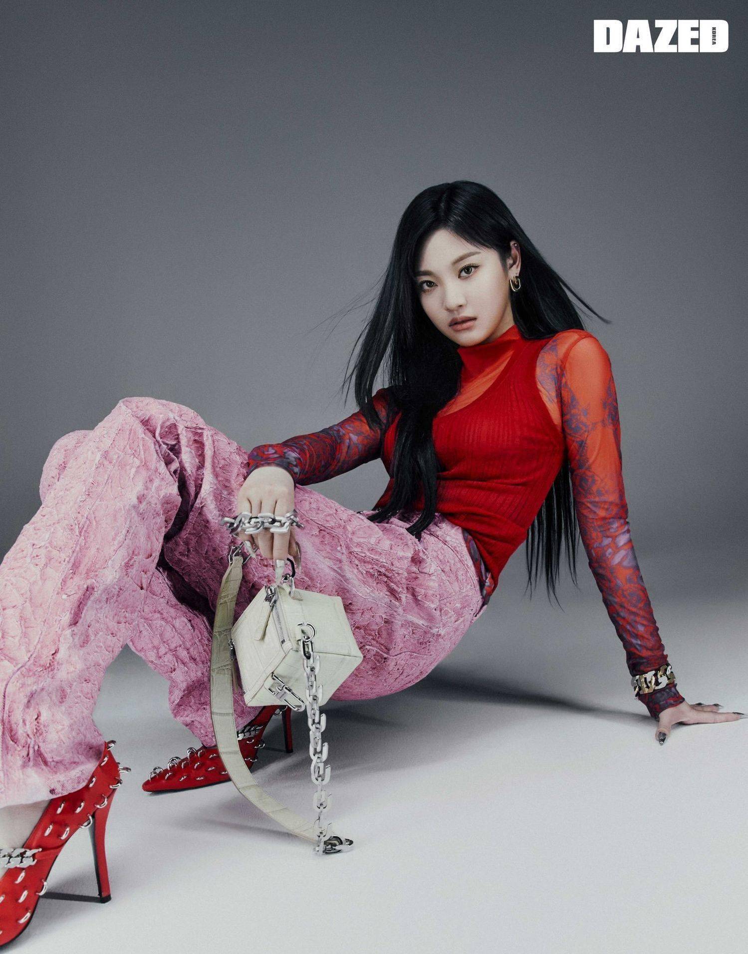 aespa,纪梵希创造的《dazed》穿着杂志封面装饰