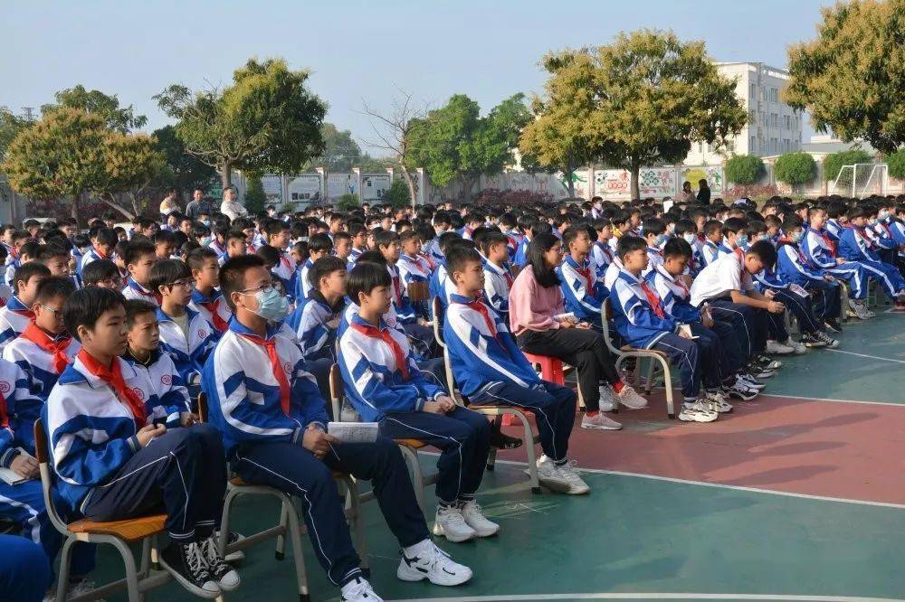 拥抱春天,共创美好明天——开平市东河中学举行新学期开学典礼暨余