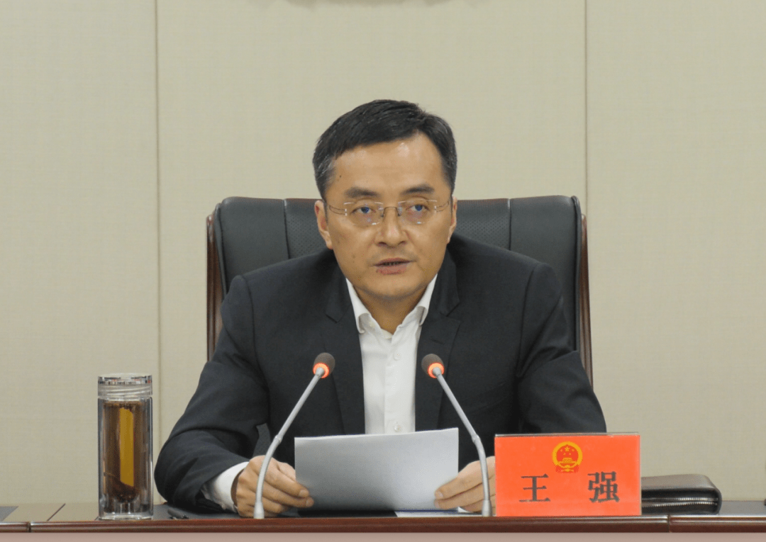 2月22日,县第十七届人民代表大会第六次会议举行召集人会,县委书记王