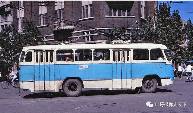 六七十年代的电车 555bc21c4bdb4fc88d8c81f1a56638e0.png