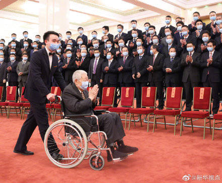 王晔|这位老科学家入场，大家纷纷鼓掌！