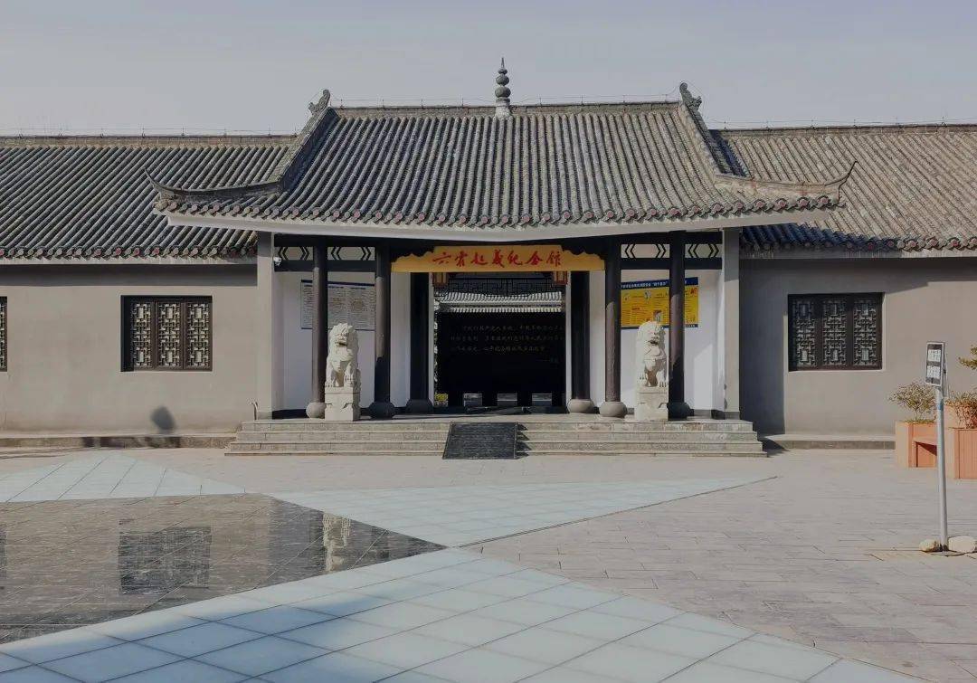 调研小队怀着崇敬之心走进独山镇的六霍起义纪念馆和纪念塔,感受革命