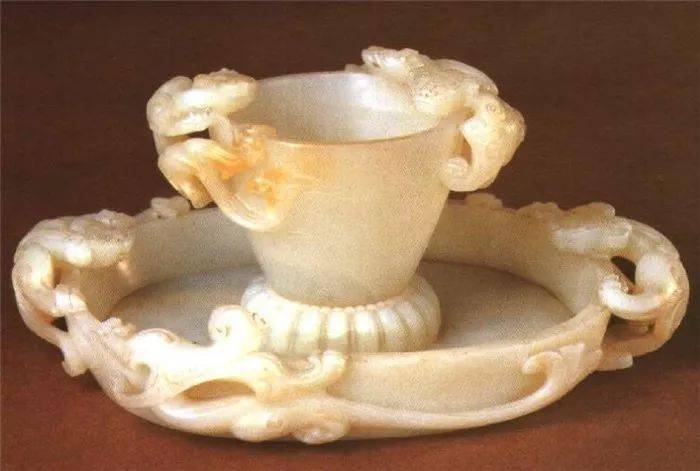 在古代 ,用玉做的杯子,算是奢华到极致了