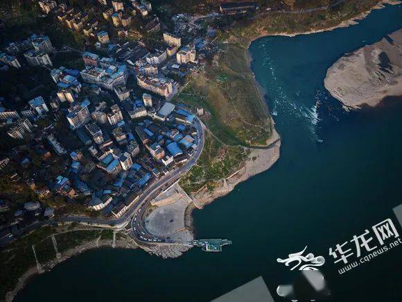 江的一边是北碚水土镇,对岸是北碚施家梁镇三胜村.