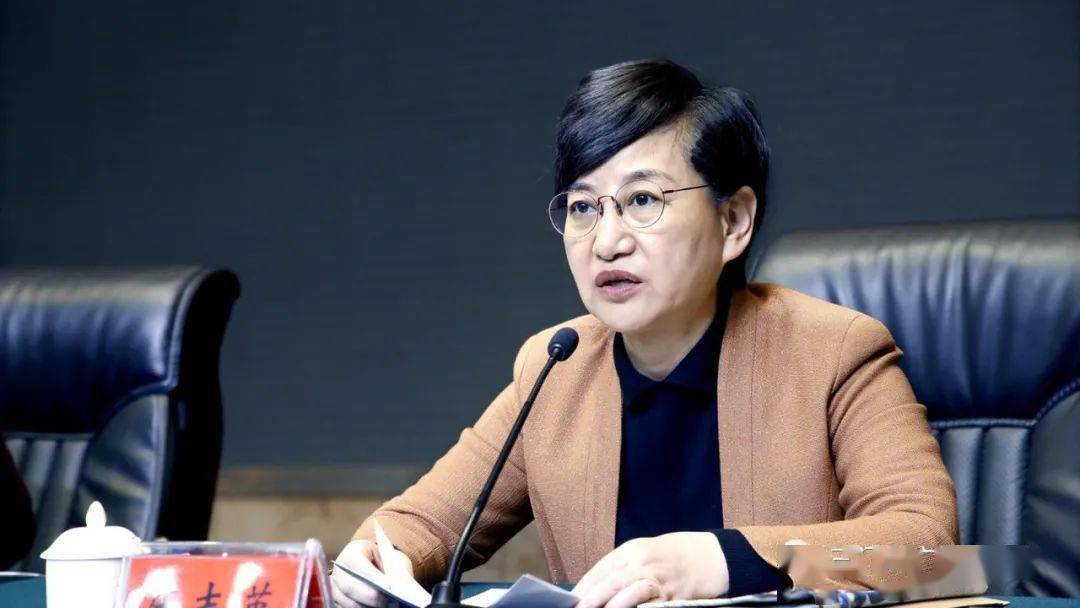 副市长庆志英主持会议.