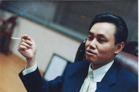 黄光裕五十而立国美能否重回新零售第一