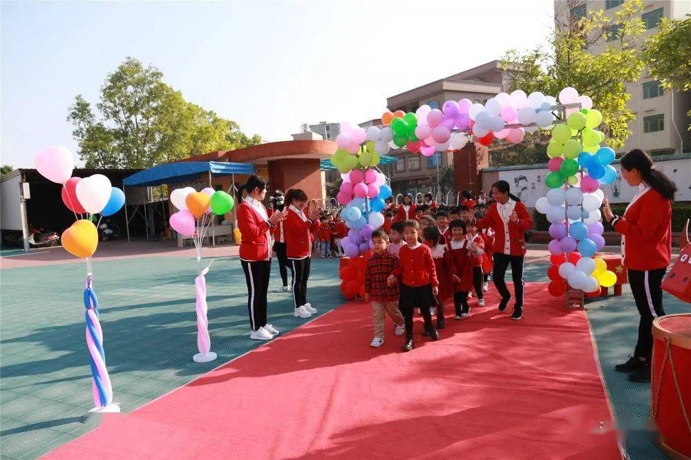 分别前往我镇幼儿园,中小学看到,别出心裁的开学典礼亮点多多,令人
