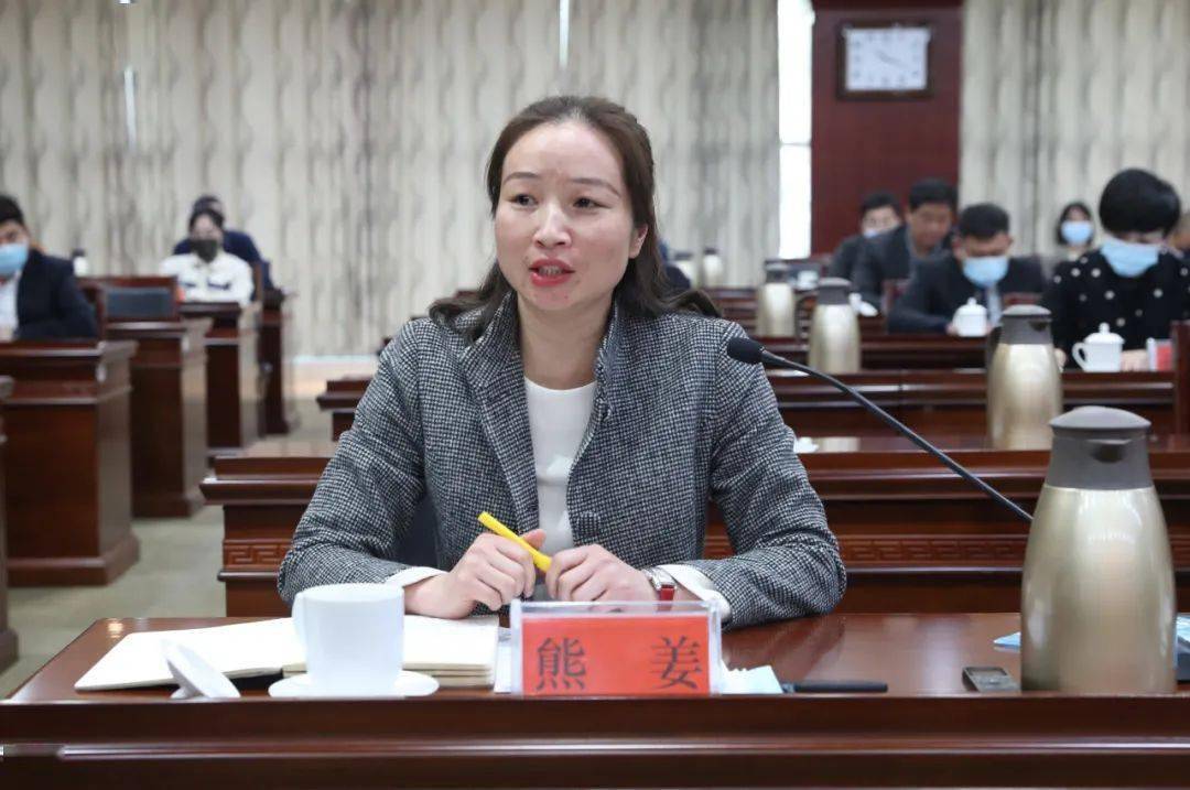 市委书记用孺子牛拓荒牛老黄牛的三牛精神与全市广大民营企业家共勉