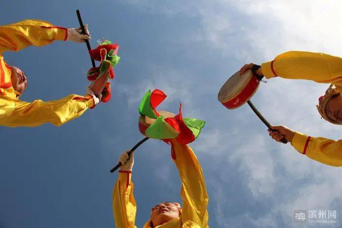 鼓子秧歌迎元宵.