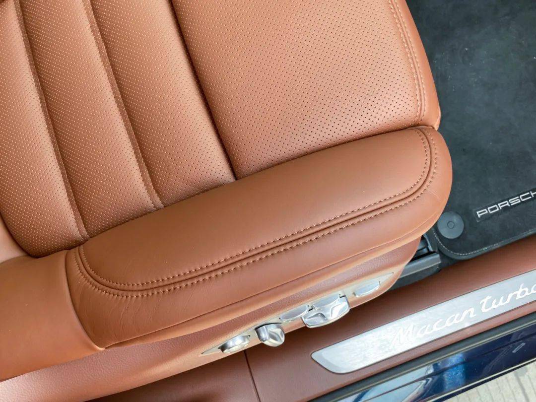 保时捷真皮内饰麂皮保养常识