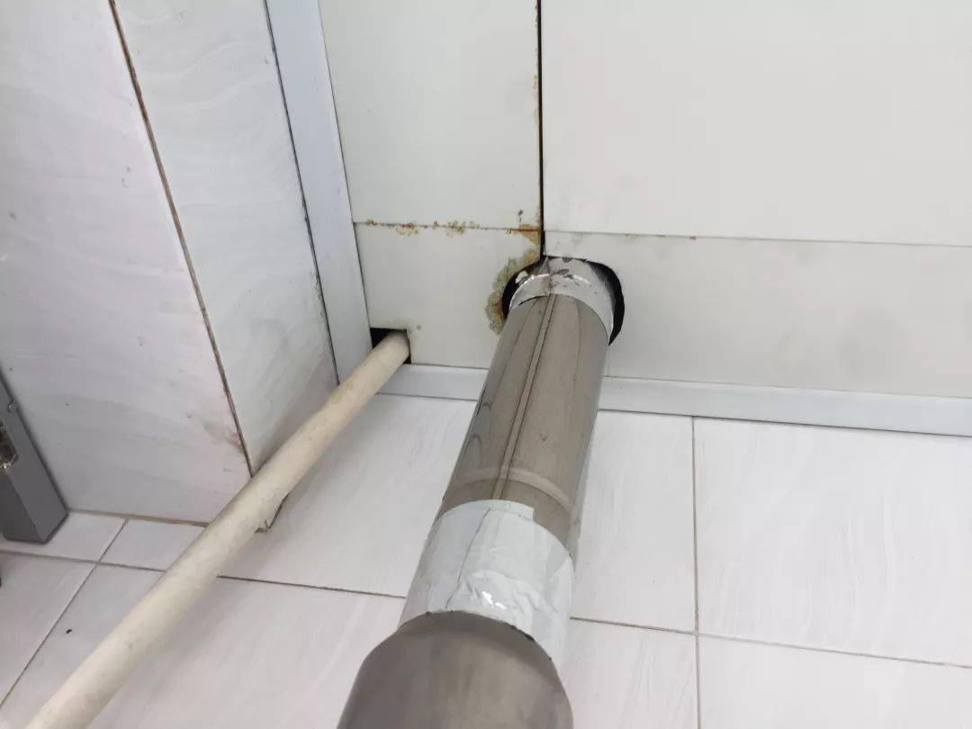 漏与管下水道是褐家鼠侵入室内的重要通道,所以家庭下水道要安装地漏