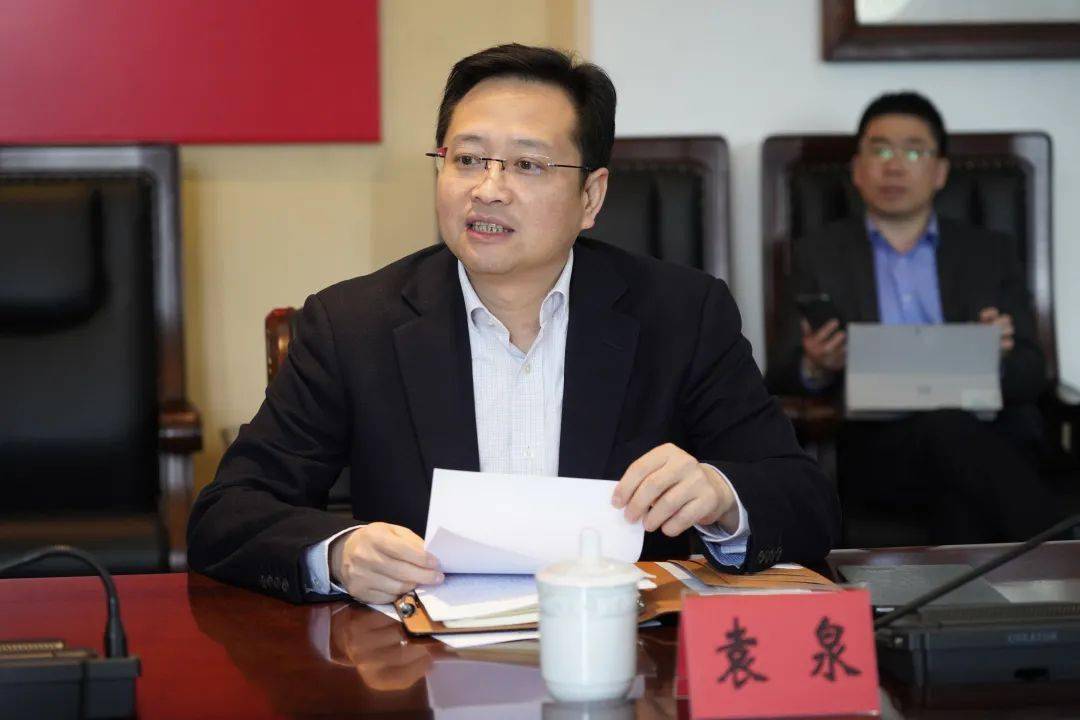 区委副书记,代区长袁泉赴奉城镇走访调研