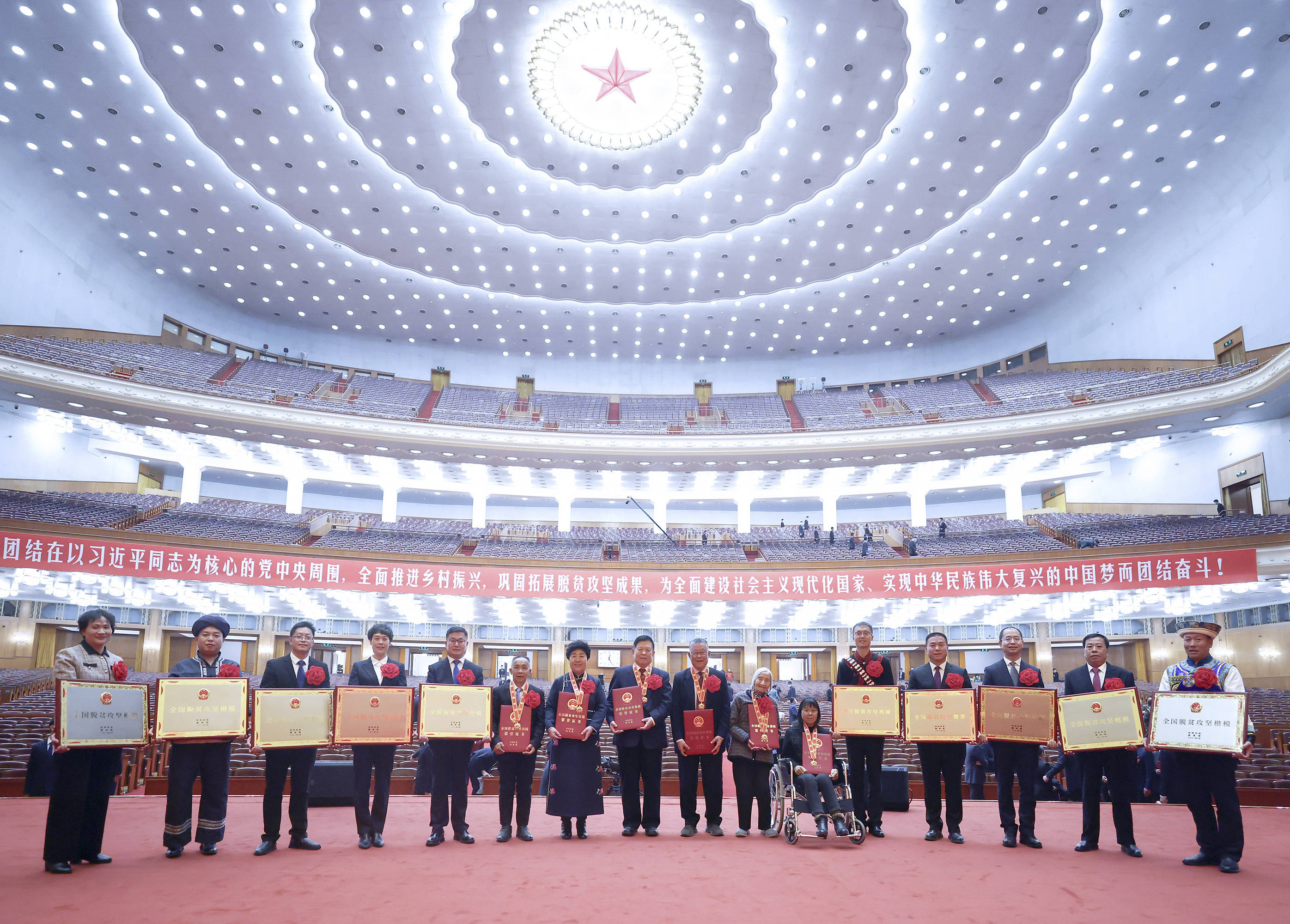 强实力 抓脱贫 提升经济总量_脱贫攻坚图片(2)