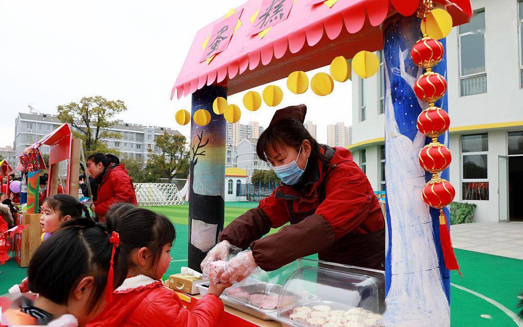 江蘇淮安幼兒園學生逛廟會感受傳統習俗魅力